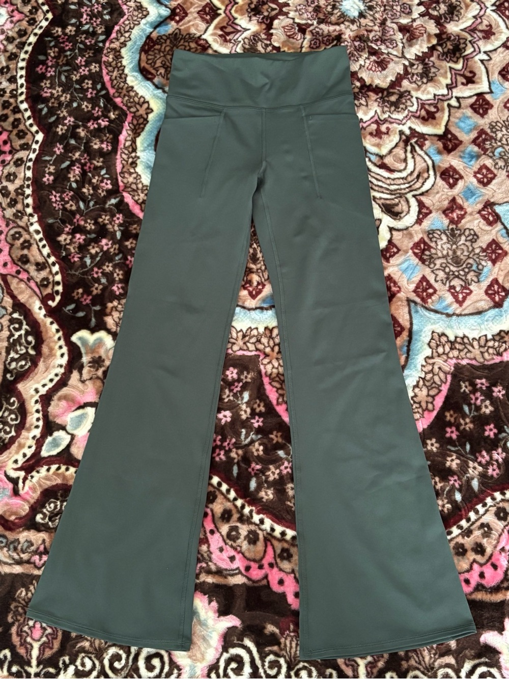 Gap High-Waist Flare Yoga Pants - Olive Green